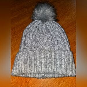 Gray Heather Cable Knit Winter Pom Beanie American Eagle NWOT